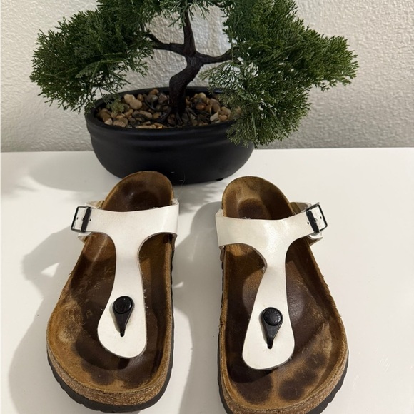 Birkenstock White Leather Toe Loop Sandals - Picture 1 of 5